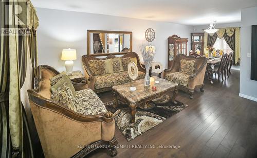 15 Turquoise Court, Chatham-Kent, ON - Indoor Photo Showing Living Room