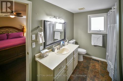 15 Turquoise Court, Chatham-Kent, ON - Indoor Photo Showing Bathroom