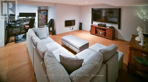 15 Turquoise Court, Chatham-Kent, ON - Indoor Photo Showing Living Room