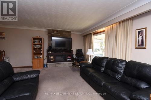 152 West 4Th Street, Hamilton, ON - Indoor Photo Showing Living Room