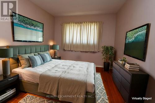 152 West 4Th Street, Hamilton, ON - Indoor Photo Showing Bedroom