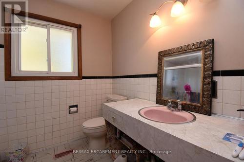 152 West 4Th Street, Hamilton, ON - Indoor Photo Showing Bathroom