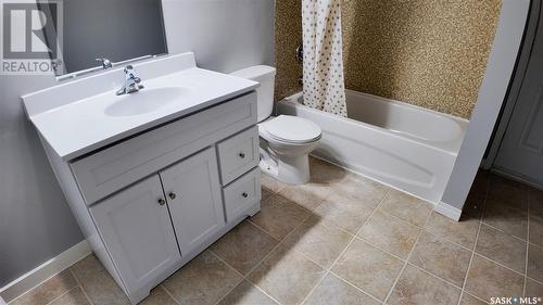 A & B 892 111Th Street, North Battleford, SK - Indoor Photo Showing Bathroom