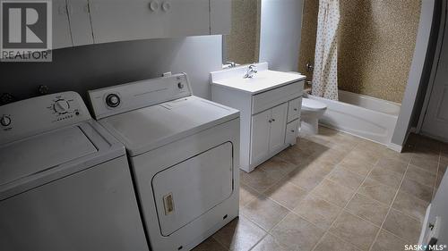 A & B 892 111Th Street, North Battleford, SK - Indoor Photo Showing Laundry Room