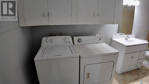 A & B 892 111Th Street, North Battleford, SK - Indoor Photo Showing Laundry Room