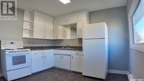 A & B 892 111Th Street, North Battleford, SK - Indoor Photo Showing Kitchen