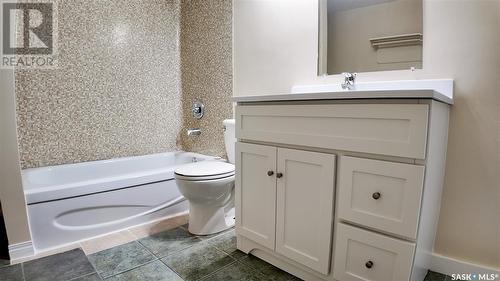 A & B 892 111Th Street, North Battleford, SK - Indoor Photo Showing Bathroom