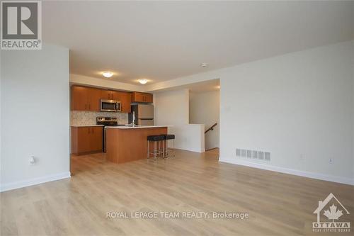 D - 512 Decoeur Drive, Ottawa, ON - Indoor Photo Showing Kitchen