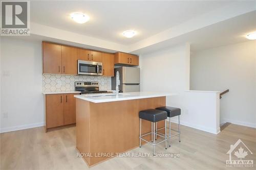 D - 512 Decoeur Drive, Ottawa, ON - Indoor Photo Showing Kitchen