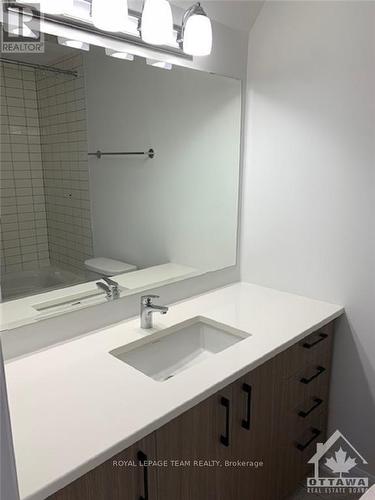 D - 512 Decoeur Drive, Ottawa, ON - Indoor Photo Showing Bathroom