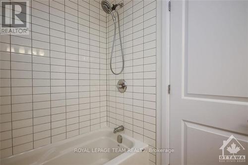 D - 512 Decoeur Drive, Ottawa, ON - Indoor Photo Showing Bathroom