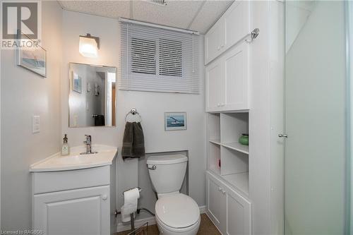 300 1St Street E, Owen Sound, ON - Indoor Photo Showing Bathroom