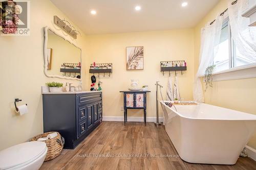 229 Pleasant Point Road, Kawartha Lakes (Lindsay), ON - Indoor Photo Showing Bathroom