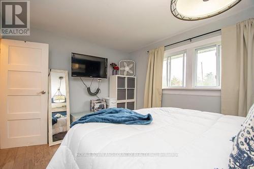 229 Pleasant Point Road, Kawartha Lakes (Lindsay), ON - Indoor Photo Showing Bedroom