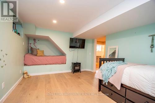 229 Pleasant Point Road, Kawartha Lakes (Lindsay), ON - Indoor Photo Showing Bedroom