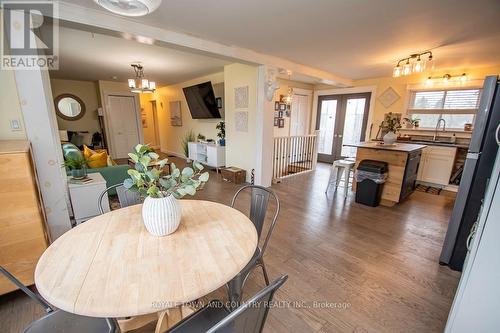 229 Pleasant Point Road, Kawartha Lakes (Lindsay), ON - Indoor Photo Showing Dining Room