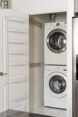 1002 - 319 Merton Street, Toronto, ON - Indoor Photo Showing Laundry Room