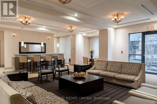 1002 - 319 Merton Street, Toronto, ON - Indoor Photo Showing Living Room