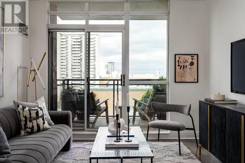 1002 - 319 Merton Street, Toronto, ON - Indoor Photo Showing Living Room