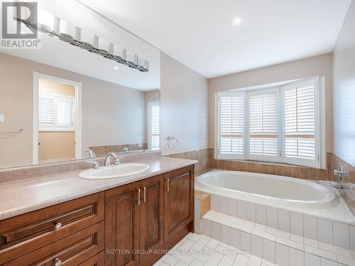 233 Mullen Drive, Vaughan, ON - Indoor Photo Showing Bathroom