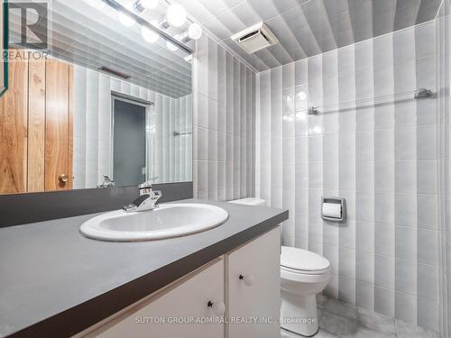 233 Mullen Drive, Vaughan, ON - Indoor Photo Showing Bathroom