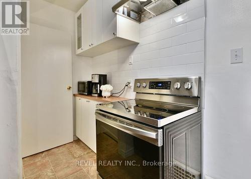 34 Penetang Street, Barrie, ON - Indoor Photo Showing Kitchen