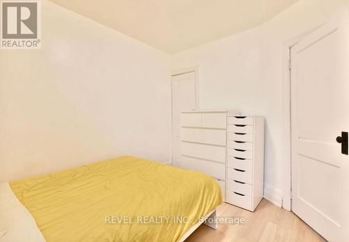 34 Penetang Street, Barrie, ON - Indoor Photo Showing Bedroom