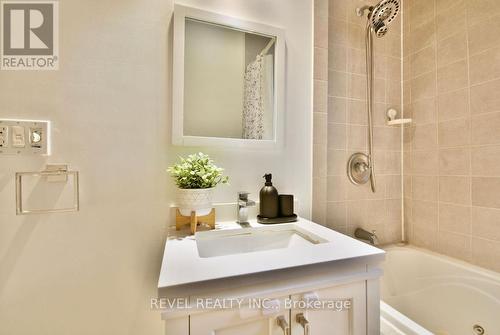 34 Penetang Street, Barrie, ON - Indoor Photo Showing Bathroom