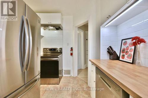 34 Penetang Street, Barrie, ON - Indoor Photo Showing Kitchen