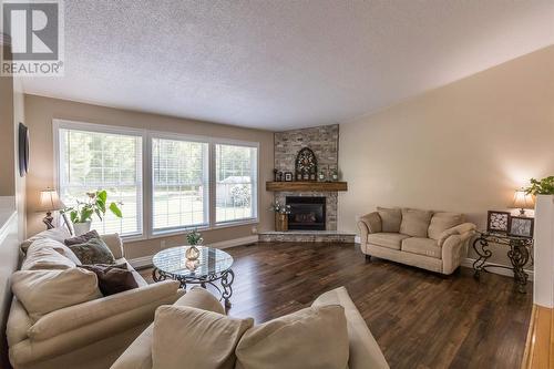 668 Fifth Lin, Sault Ste Marie, ON - Indoor Photo Showing Living Room With Fireplace