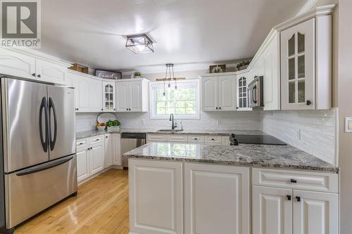 668 Fifth Lin, Sault Ste Marie, ON - Indoor Photo Showing Kitchen With Upgraded Kitchen