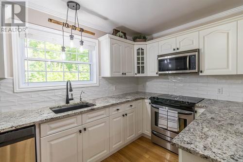 668 Fifth Lin, Sault Ste Marie, ON - Indoor Photo Showing Kitchen With Upgraded Kitchen