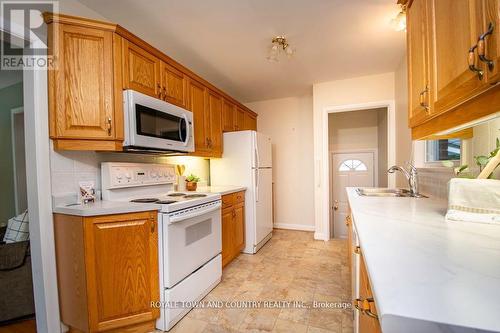 5 Armour Court, Kawartha Lakes (Lindsay), ON - Indoor Photo Showing Kitchen With Double Sink