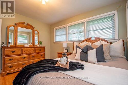 5 Armour Court, Kawartha Lakes (Lindsay), ON - Indoor Photo Showing Bedroom