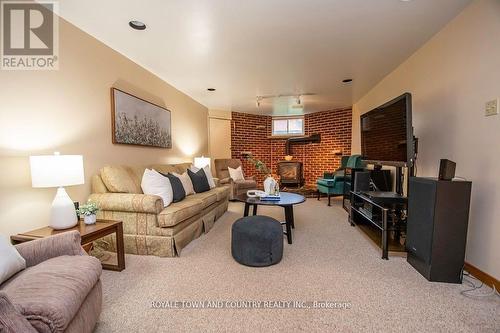 5 Armour Court, Kawartha Lakes (Lindsay), ON - Indoor Photo Showing Living Room With Fireplace