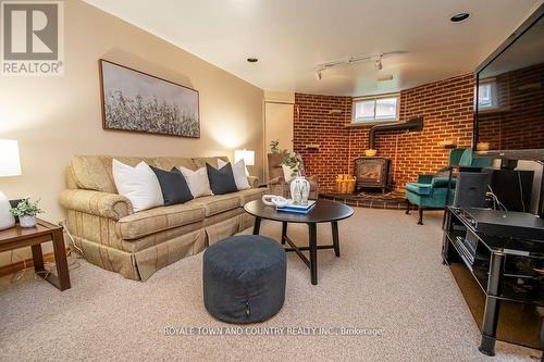 5 Armour Court, Kawartha Lakes (Lindsay), ON - Indoor Photo Showing Living Room With Fireplace