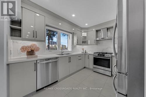 132 Marcos Boulevard, Toronto, ON - Indoor Photo Showing Kitchen With Upgraded Kitchen