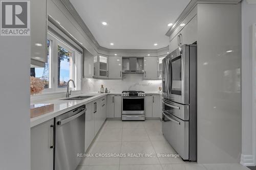 132 Marcos Boulevard, Toronto, ON - Indoor Photo Showing Kitchen With Double Sink With Upgraded Kitchen