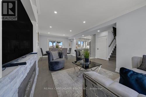 132 Marcos Boulevard, Toronto, ON - Indoor Photo Showing Living Room