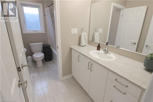 96 Elliot Avenue E, Fergus, ON - Indoor Photo Showing Bathroom