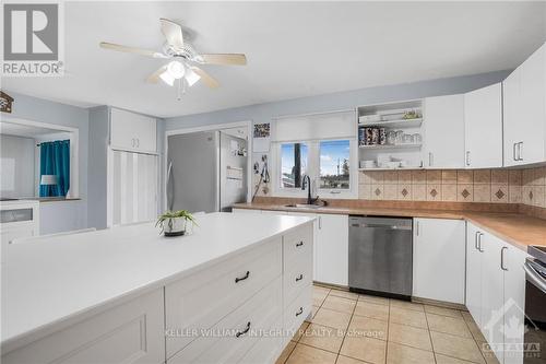 279 Edwards Street, Clarence-Rockland, ON - Indoor Photo Showing Kitchen