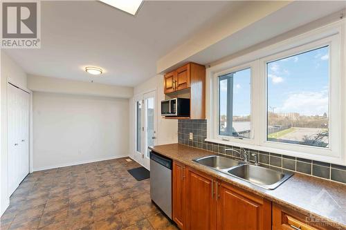 1512 Walkley Road Unit#80, Ottawa, ON - Indoor Photo Showing Kitchen With Double Sink