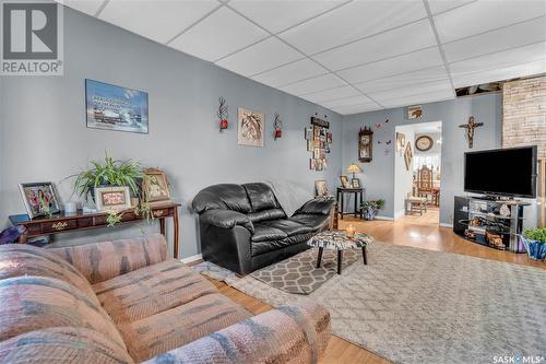 223 Railway Avenue, Vibank, SK - Indoor Photo Showing Living Room