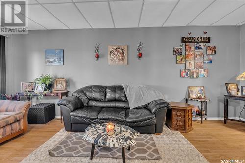 223 Railway Avenue, Vibank, SK - Indoor Photo Showing Living Room