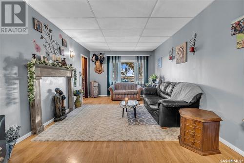 223 Railway Avenue, Vibank, SK - Indoor Photo Showing Living Room