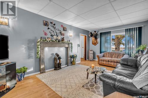 223 Railway Avenue, Vibank, SK - Indoor Photo Showing Living Room