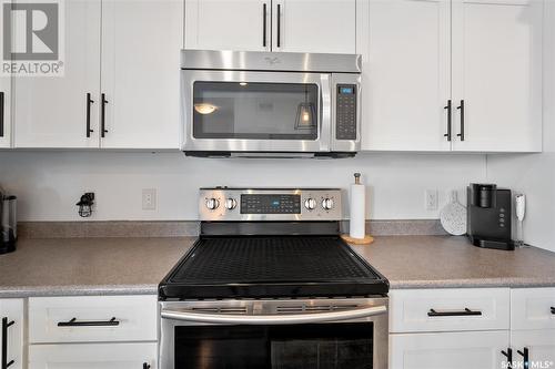 734 Kolynchuk Court, Saskatoon, SK - Indoor Photo Showing Kitchen