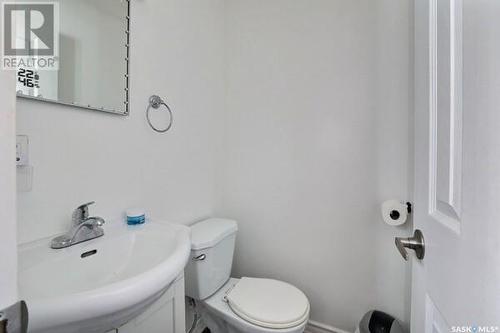 1325 Arthur Street, Regina, SK - Indoor Photo Showing Bathroom