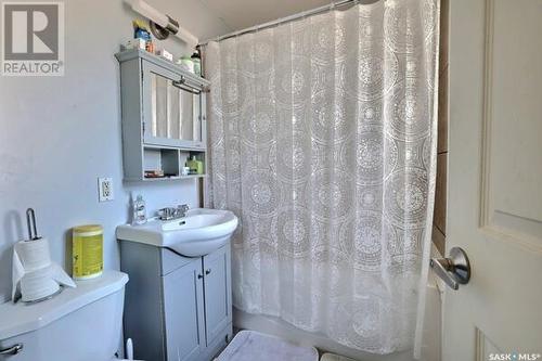 1325 Arthur Street, Regina, SK - Indoor Photo Showing Bathroom