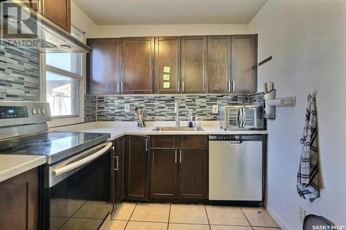 1325 Arthur Street, Regina, SK - Indoor Photo Showing Kitchen With Stainless Steel Kitchen With Upgraded Kitchen